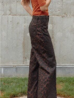 H&M High-Waist Wide Leg Leopard Print Jeans - Brown/Black - size 8